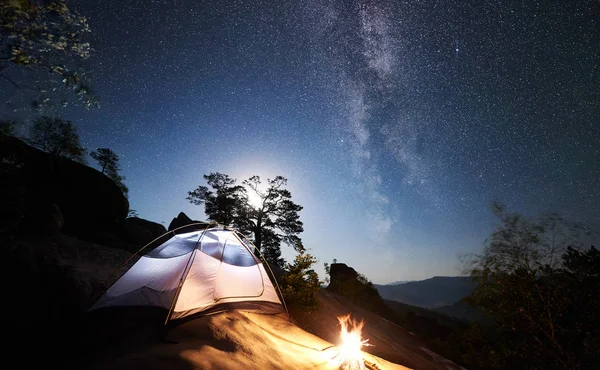 Tourist Camping Summer Night Rocky Mountain — Stock Photo, Image