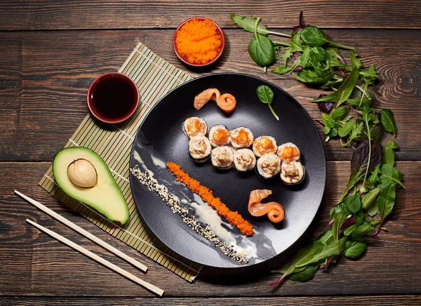 Appetitanregende Heiße Sushi Rollen Cremiger Sauce Mit Lachs Kaviar Und — Stockfoto