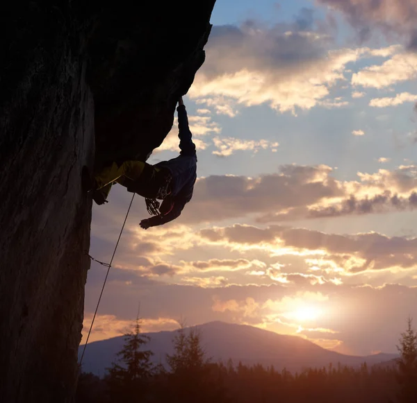 Climber Holding One Hand Hanging Rock Looking Sunrise — Stock Photo, Image