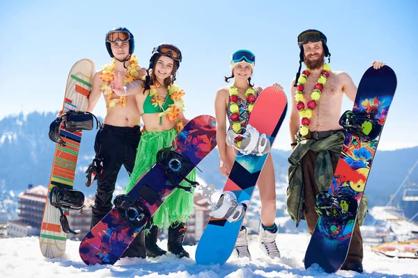 Compagnie Snowboarders Heureux Souriants Sportifs Les Filles Maillot Bain Soutien — Photo