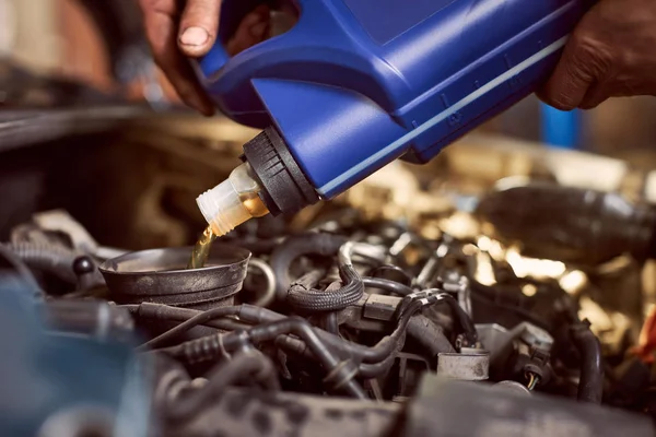 Engine Oil Changing Maintenance Gear Car Engine Auto Service Workshop — Stock Photo, Image