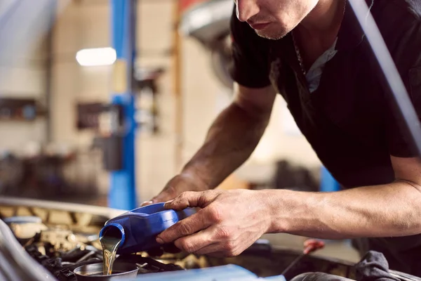 Focus Man Pouring Grease Engine Bottle — Stock Photo, Image