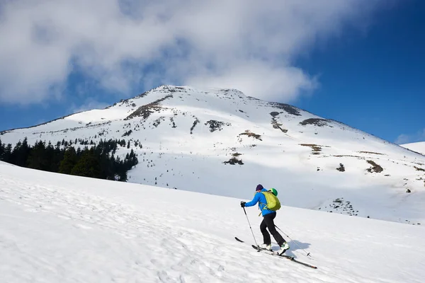 Skier Tourist Backpack Touring Skis Deep Snow Uphill Background Bright — ストック写真