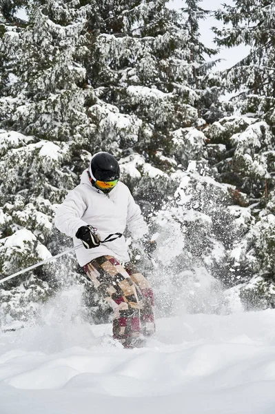 Skier Doing Tricks Mountains Winter Season Jumping Slope Beautiful Snowy — Stock Photo, Image