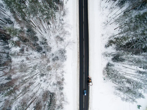 Pădurea Iarnă Drumul Asfalt Vedere Sus Fotografia Fost Făcută Dronă — Fotografie, imagine de stoc