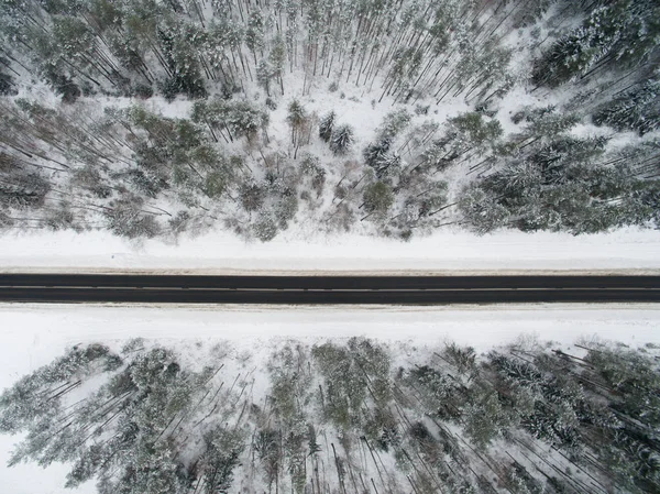 Winter Forest Asfalt Weg Bekijk Van Bovenaf Foto Werd Genomen — Gratis stockfoto