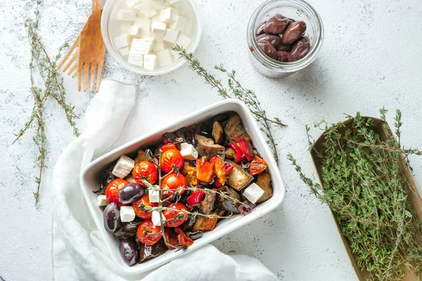 Salade Met Gebakken Groenten Kaas Een Kom — Gratis stockfoto