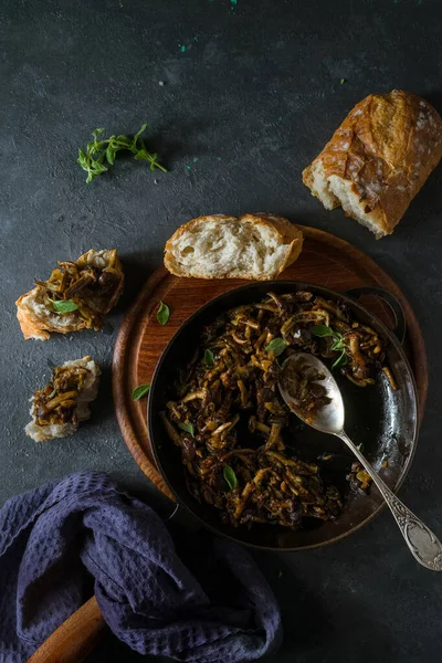 Champiñones Fritos Con Hierbas Sartén — Foto de Stock