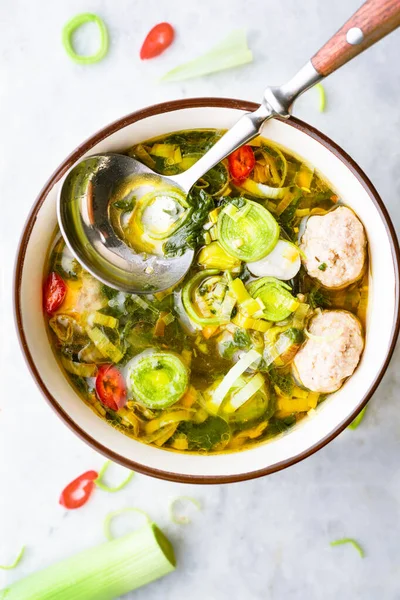 Sopa Verduras Estilo Asiático Con Albóndigas — Foto de stock gratis