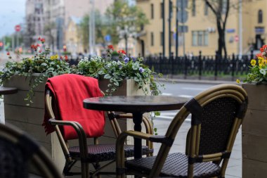 Bir sokak kafesinden görüntü 