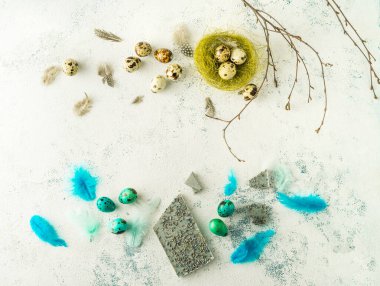 Arka planda bıldırcın yumurtası. Paskalya konsepti