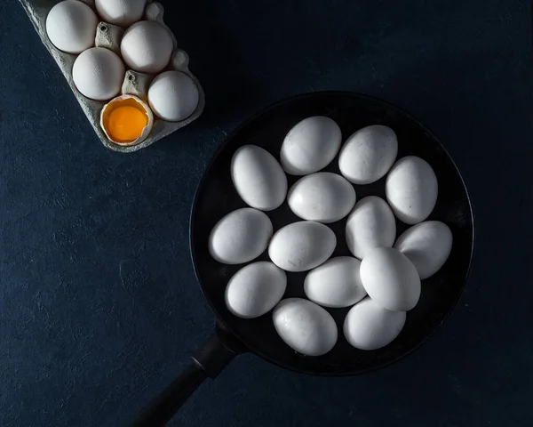 Färska Hönsägg Mörk Bakgrund — Stockfoto