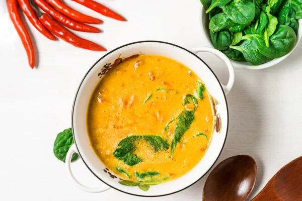 Asian Style Lentils Cream Soup Fresh Spinach Red Chili Peppers — Free Stock Photo