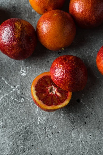 Laranja Siciliana Vermelha Fundo Concreto — Fotografia de Stock