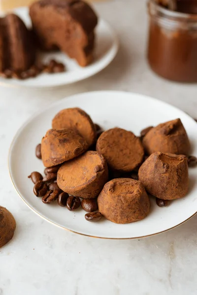 Chokladtryffel Och Kaffeböna — Gratis stockfoto