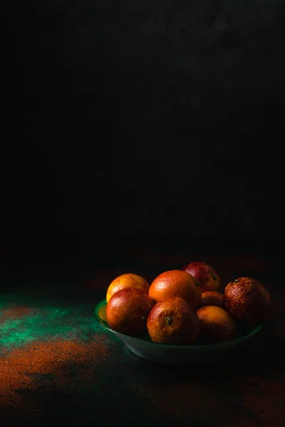 Laranja Siciliana Vermelha Sobre Fundo Escuro — Fotografia de Stock