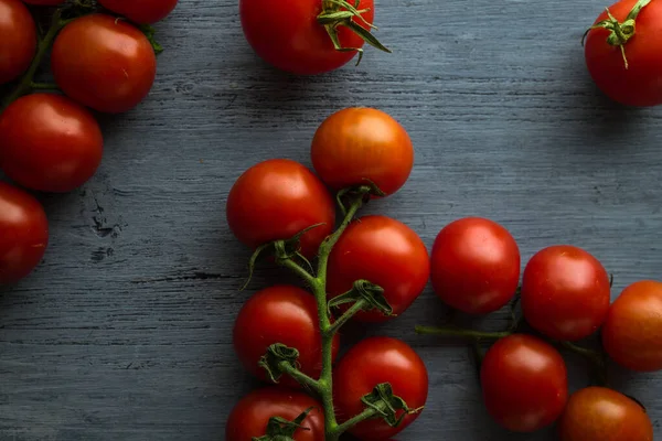 Tomates Frescos Fundo Madeira — Fotografia de Stock