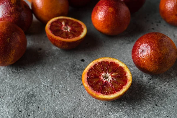 Laranja Siciliana Vermelha Fundo Concreto — Fotografia de Stock