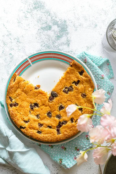 Torta Fatiada Caseira Com Passas — Fotografia de Stock