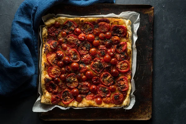 Pečená Pizza Sýrem Rajčaty — Stock fotografie zdarma