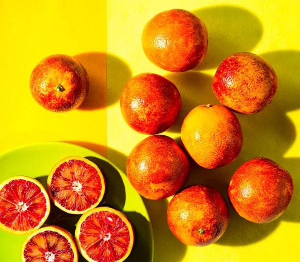 Röda Sicilianska Apelsiner Ljus Bakgrund — Stockfoto