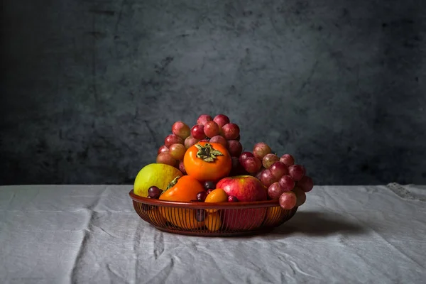 Cesta Frutas Mesa — Foto de Stock