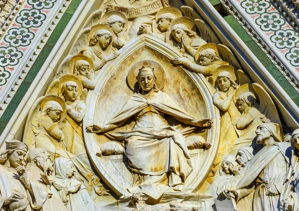Mary Posąg Rzeźba Fasadowe Duomo Katedra Kościół Florencja Włochy Zakończone — Zdjęcie stockowe