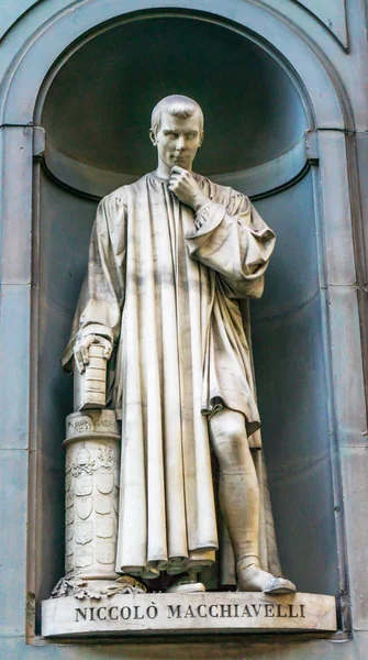 Nicolo Machiavelli Italiaanse Politiek Strateeg Standbeeld Uffizi Gallery Florence Italië — Stockfoto