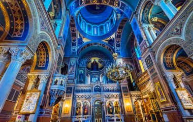 Atina, Yunanistan - 5 Mart 2018 Büyükşehir bazilikanın kubbe katedral Atina Yunanistan. 1842 yılında inşa edilmiş Atens Ana Rum Ortodoks Kilisesi 