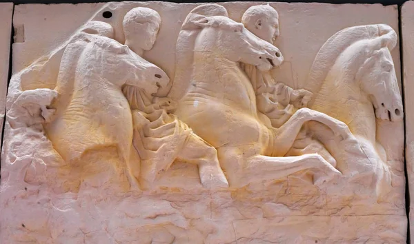 Athens Greece March 2018 Men Horses Panel Parthenon Acropolis Athens — Stock Photo, Image