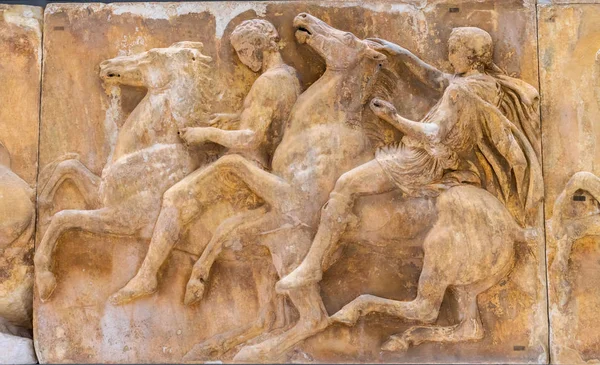 Athens Griechenland März 2018 Männer Pferde Panel Parthenon Akropolis Athens — Stockfoto