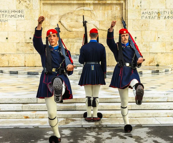 Atenas Grécia Março 2018 Mudando Túmulo Guarda Dos Soldados Desconhecidos — Fotografia de Stock