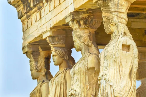 Sundurma Caryatids Harabeleri tapınak Erechtheion Acropolis Atina Yunanistan. Yunan bakirelerin sütunlar Erechtheion Tapınağı eski Atina kralı için. Akropolis Atina sembolüdür