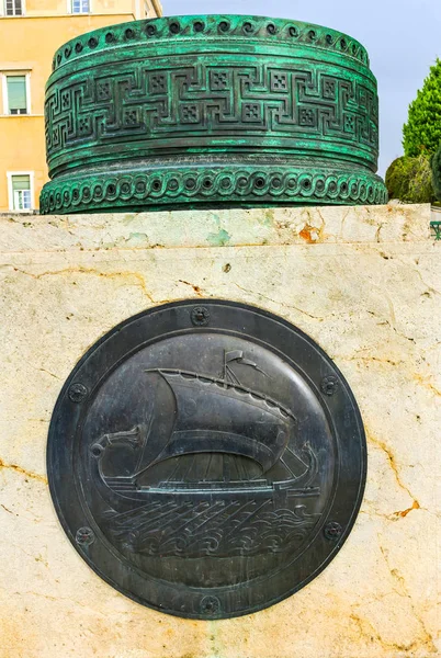 Greek Athens Ancient Boat Symbol Tomb Unknown Soldiers Syntagma Square — Stock Photo, Image