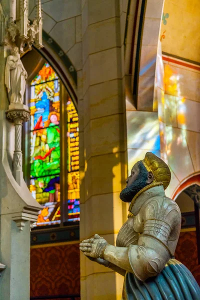 Wittenberg Alemania Marzo 2018 Estatua Del Hombre Rezando Vidrieras Castillo — Foto de Stock