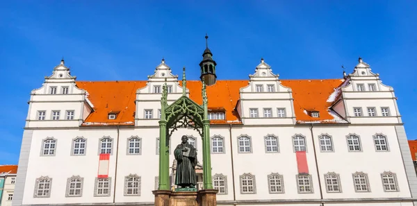 Estatua Martin Luther Plaza Colorida Del Mercado Rathuas Lutherstadt Wittenberg — Foto de Stock