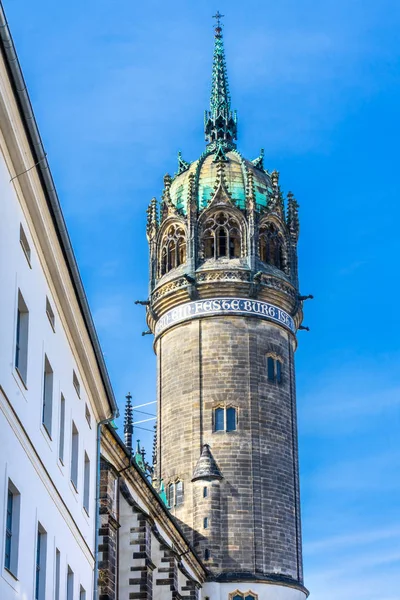 Campanile Ognissanti Castello Castello Chiesa Schlosskirche Lutherstadt Wittenberg Germania Dove — Foto Stock