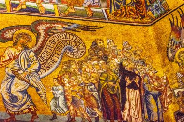 Florence, İtalya - 25 Eylül 2017 melekler İncil hikayeleri mozaik kubbe Bapistry Saint John Duomo Katedrali kilise Floransa İtalya. Bapistry 1050 için 1150, keşiş Jacobus tarafından mozaik 1200s içinde oluşturulan.
