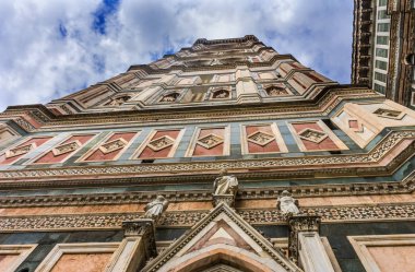 Campanile çan kulesi Duomo Katedrali kilise Floransa İtalya. 1400s bitmiş. Resmi adı Katedrali di Santa Maria del Fiore.