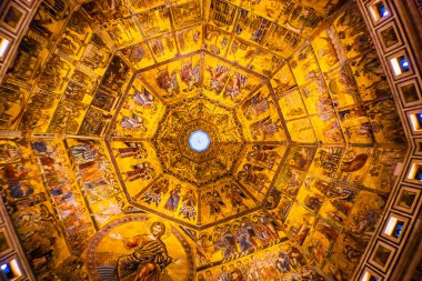 Florence, İtalya - 25 Eylül 2017 Jeus İsa melekler İncil hikayeleri mozaik kubbe Bapistry Saint John Duomo Katedrali kilise Floransa İtalya. Bapistry 1050 için 1150, keşiş Jacobus tarafından mozaik 1200s içinde oluşturulan.