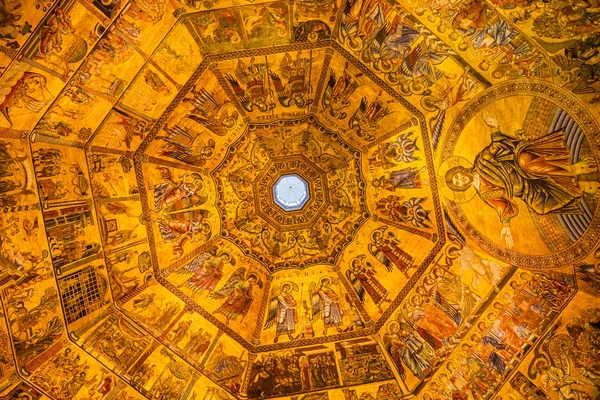 フィレンツェ イタリア 2017 日イエス キリストの天使の聖書の物語のモザイクのドーム Bapistry セント ジョン ドゥオーモ大聖堂教会フィレンツェ イタリア — ストック写真