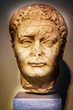 Atina, Yunanistan - 9 Mart 2018 İmparator Domitian Statue Ulusal Arkeoloji Müzesi Atina Yunanistan. 81-96 reklamından