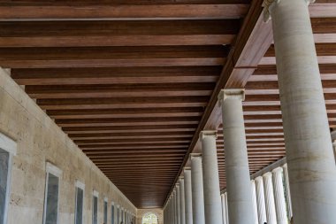 Atina, Yunanistan - 9 Mart 2018 Ancient Agora pazar yeri Stoa Attalos Atina Yunanistan. 6. yüzyıl M.ö. Stoa kurulan agora 150 M.ö. yılında 1950'lerin başında yeniden inşa