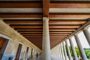 Atina, Yunanistan - 9 Mart 2018 Ancient Agora pazar yeri Stoa Attalos Atina Yunanistan. 6. yüzyıl M.ö. Stoa kurulan agora 150 M.ö. yılında 1950'lerin başında yeniden inşa