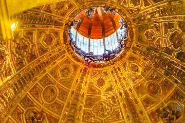 Siena, İtalya - 26 Eylül 2017 Basilica altın kubbe katedral kilise Siena İtalya. 1215 1263 için tamamlandı Katedrali.