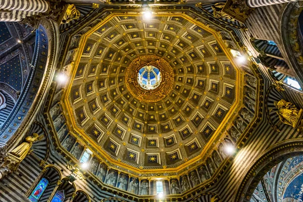 Siena Italia Septiembre 2017 Basílica Catedral Cúpula Dorada Iglesia Siena —  Fotos de Stock