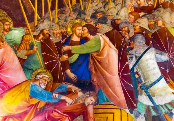 San Gimignano, İtalya - 26 Eylül 2017 Judas İsa öpücük İsa Mesih Ortaçağ Rönesans fresk Collegiate Kilisesi Santa Maria Assunta San Gimignano Toskana İtalya dan 1400s