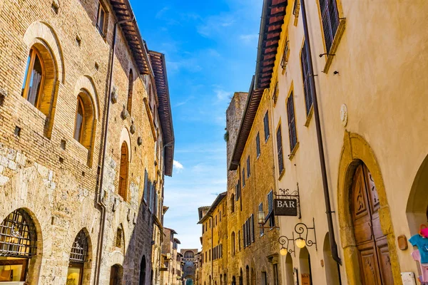 Hotéis Bares Medieval Narrow Street Buildings San Gimignano Toscana Itália — Fotografia de Stock