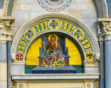 John Baptist mozaik cephe katedral Meryem Ana Piazza del Miracoli Pisa Toskana İtalya. 1100S tamamlandı.