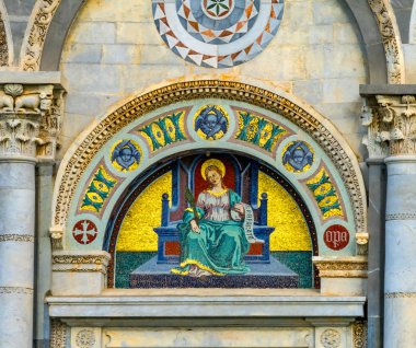 Meryem Ana Piazza del Miracoli Pisa Toskana İtalya Saint Reparata Hıristiyan şehit mozaik cephe katedral. 1100S içinde tamamlandı. Saint 300s, Co hamim Floransa öldü
